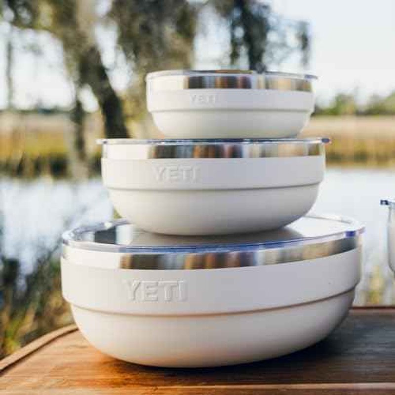 YETI Rambler Low Bowl, Vacuum Insulated, Stackable and Nestable Stainless Steel Bowl with Lid, 1.6 Quart, Navy