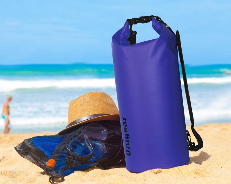 Unigear Dry Bag Waterproof, Floating and Lightweight Bags for Kayaking, Boating, Fishing, Swimming and Camping with Waterproof Phone Case (Green, 2L)