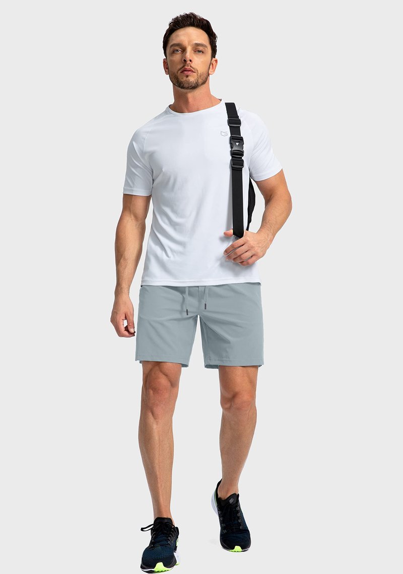 Soothfeel Men's Running Shorts with Zipper Pockets 7 Inch Lightweight Quick Dry Gym Athletic Workout Shorts for Men (Light Grey2, XXL)