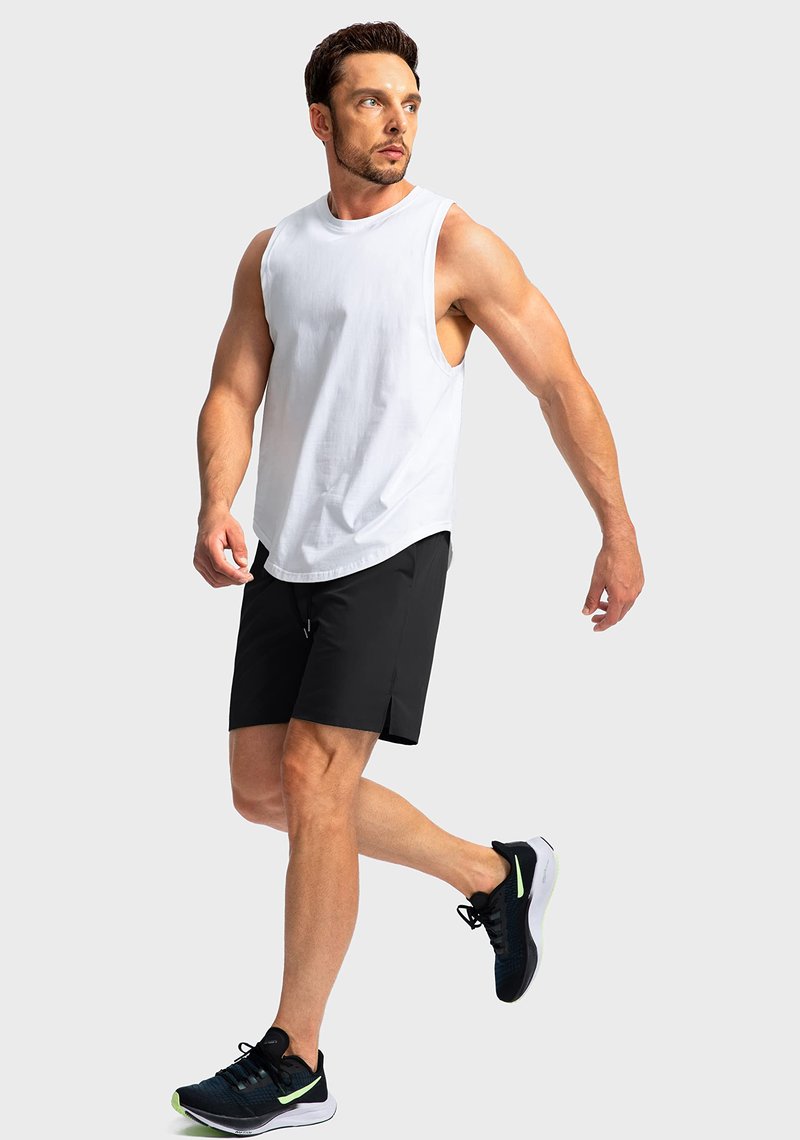 Soothfeel Men's Running Shorts with Zipper Pockets 7 Inch Lightweight Quick Dry Gym Athletic Workout Shorts for Men (Black, M)