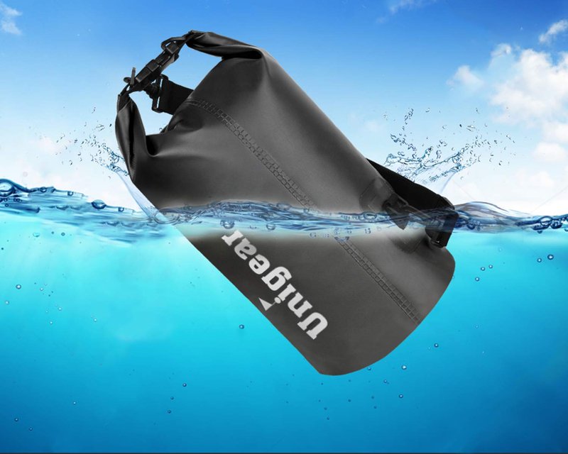 Unigear Dry Bag Waterproof, Floating and Lightweight Bags for Kayaking, Boating, Fishing, Swimming and Camping with Waterproof Phone Case (Black, 5L)