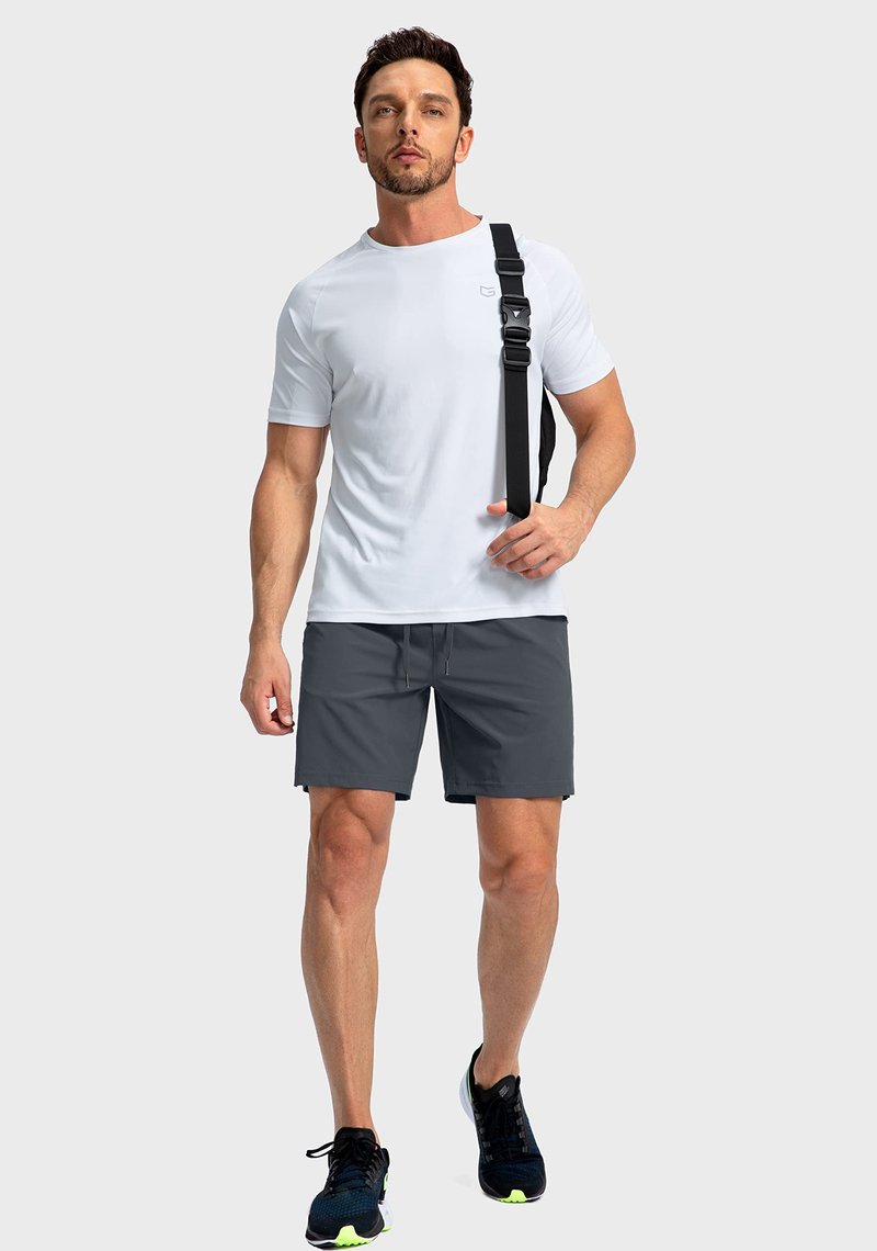Soothfeel Men's Running Shorts with Zipper Pockets 7 Inch Lightweight Quick Dry Gym Athletic Workout Shorts for Men (Grey, M)