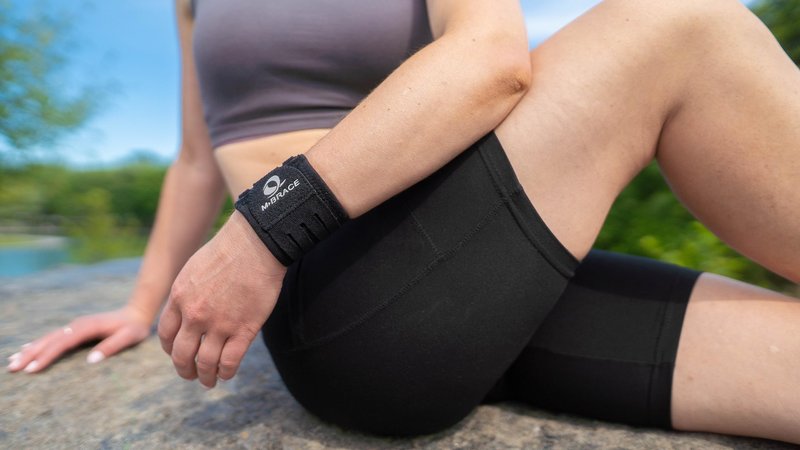 M-Brace AIR Wrist Support - for Light traumas and Minor Injuries of The Wrist, Use for Prevention of Injuries During Sports, Wrist Band Easily Adjustable for Perfect Tension, Black, Regular
