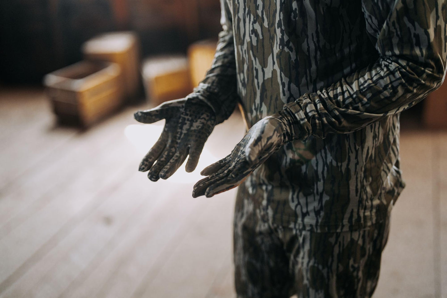 Muddy Outdoors Men's TRX Lightweight Gloves Mossy Oak Bottomland Large