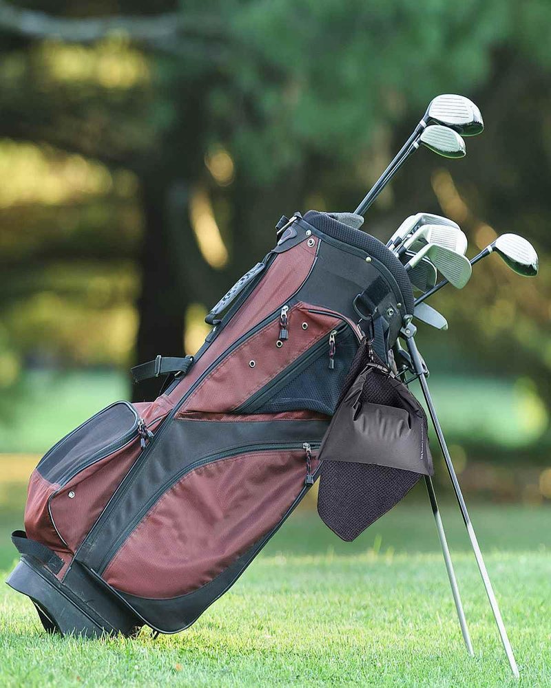 BUMOVE Golf Club and Ball Cleaning Pouch with Attached Towel, Portable Cleaner Bag for Cleans Club Grooves, Waterproof Clean Face Technology Liner - can Store Water, Detachable Clip (Black)