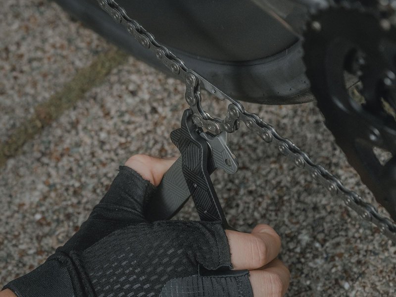 Topeak Power Lever Pro – 5-in-1 Multi-Function Bike Tool with Chain Tool, Master Link Pliers & Dual Tire Levers – Compatible with 13-Speed Chains, Compact & Durable Design