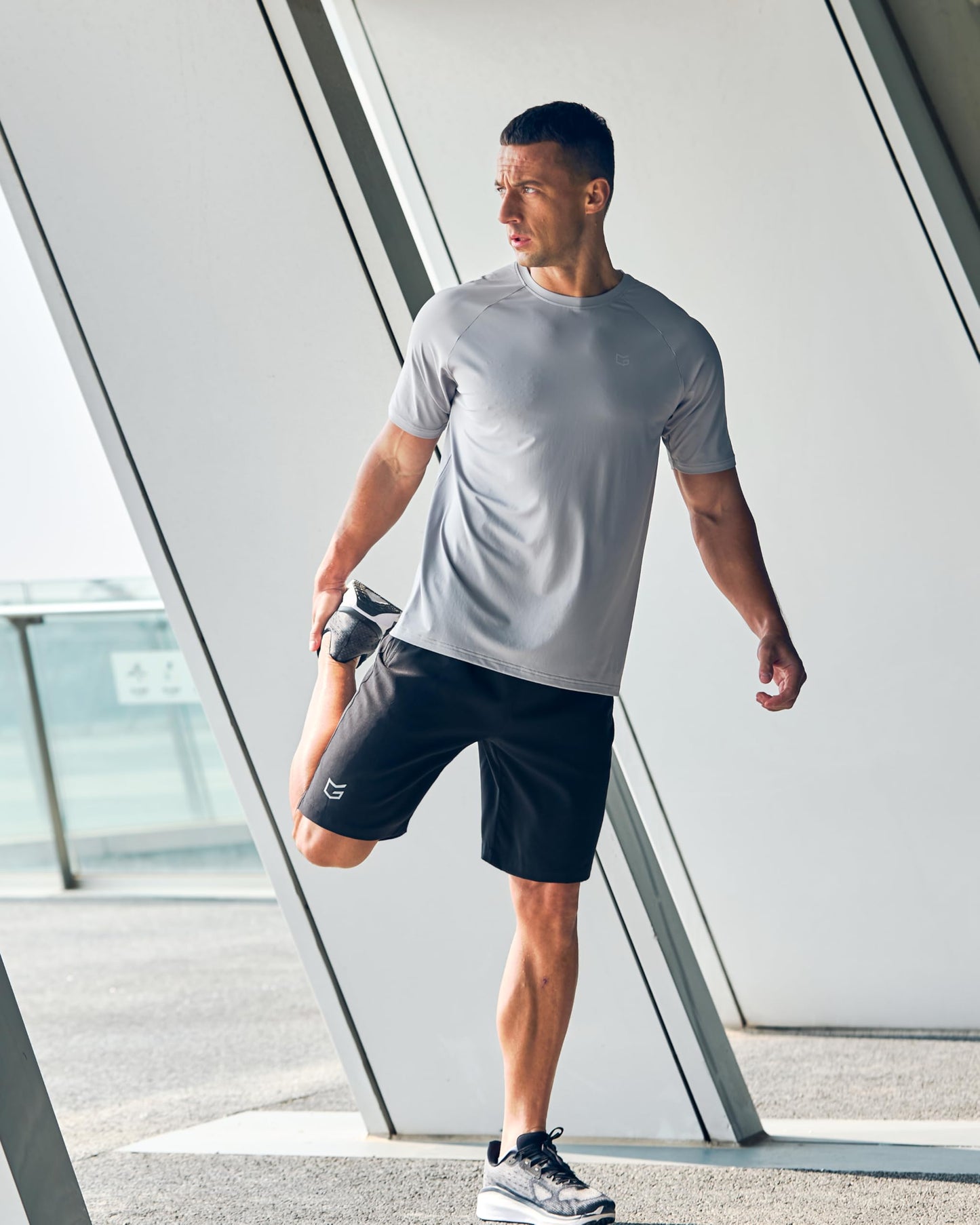 G Gradual Men's Athletic Running Shorts with Zipper Pockets Quick Dry 7"/ 5"/ 9" Workout Gym Shorts for Basketball Hiking(Black,9L)