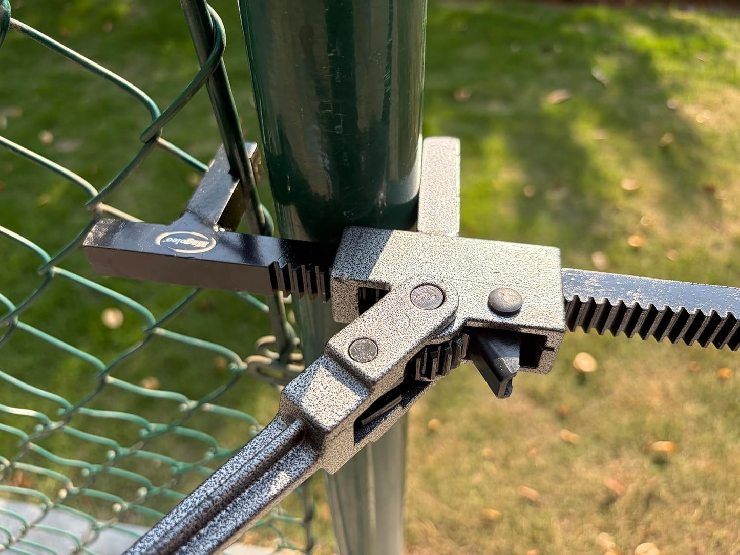 Heavy-Duty Chain Link Fence Stretcher Tool - One-Person Operation for Easy Installation & Repair | 9" Ratchet Range