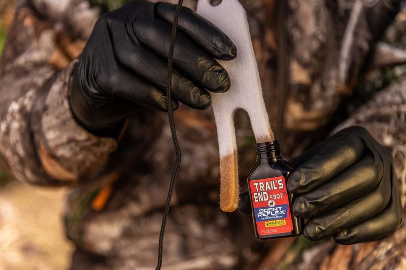 Trail’s End #307 Buck Lure - All-Season Doe Estrus Scent with Complex Blend | 1 FL OZ Bottle + 2 Key-Wicks