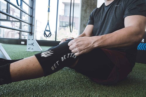 Bear KompleX Fitness Bundle, Large Black Knee Sleeves and Aluminum Speed Jump Rope