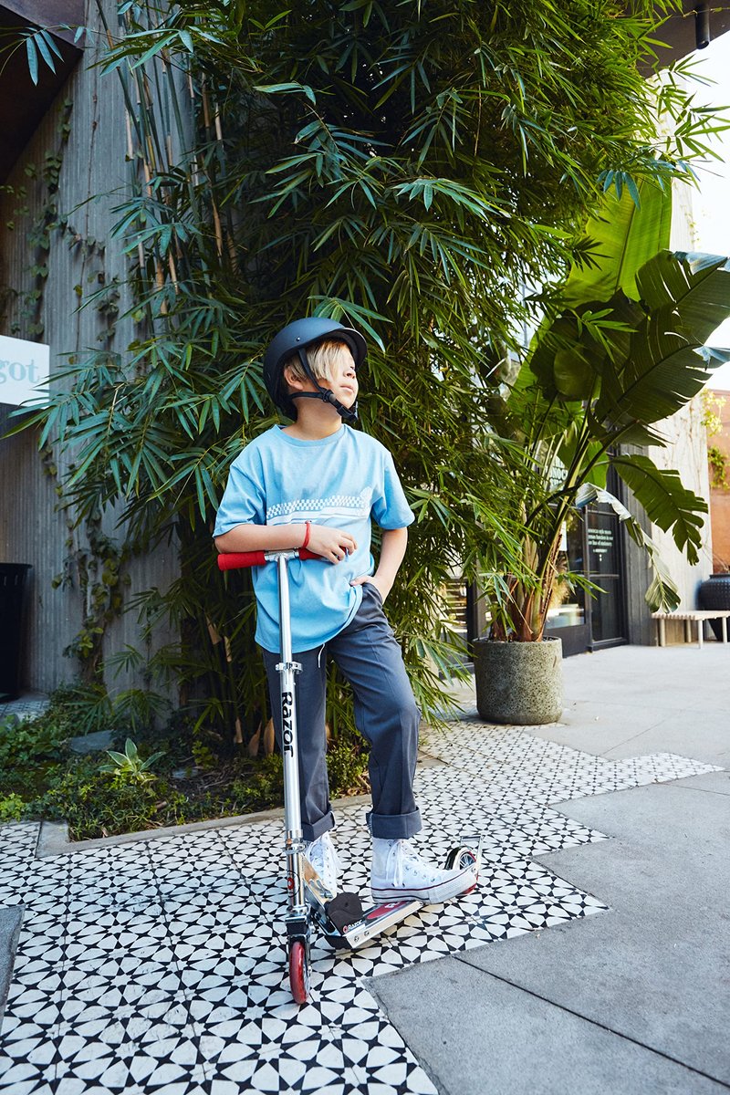 Razor A2 Kick Scooter for Kids Ages 5+ – Wheelie Bar, Foldable, Lightweight, Aluminum Frame, Front Vibration Reducing System, Adjustable Height Handlebars