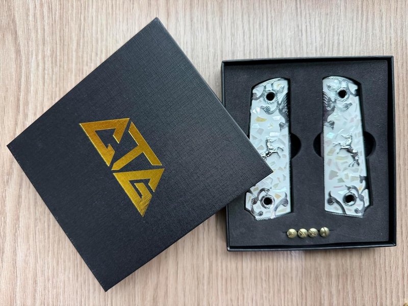 Full Size 1911 Grips - Pearl Resin with Metal Horse & Mexican Tricolor Flag Design | Durable and Stylish