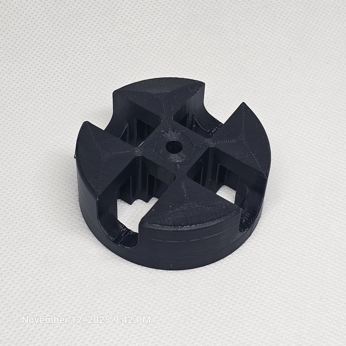 Ground Blind Hub for Hunting & Shooting Blinds - Muddy Compatible