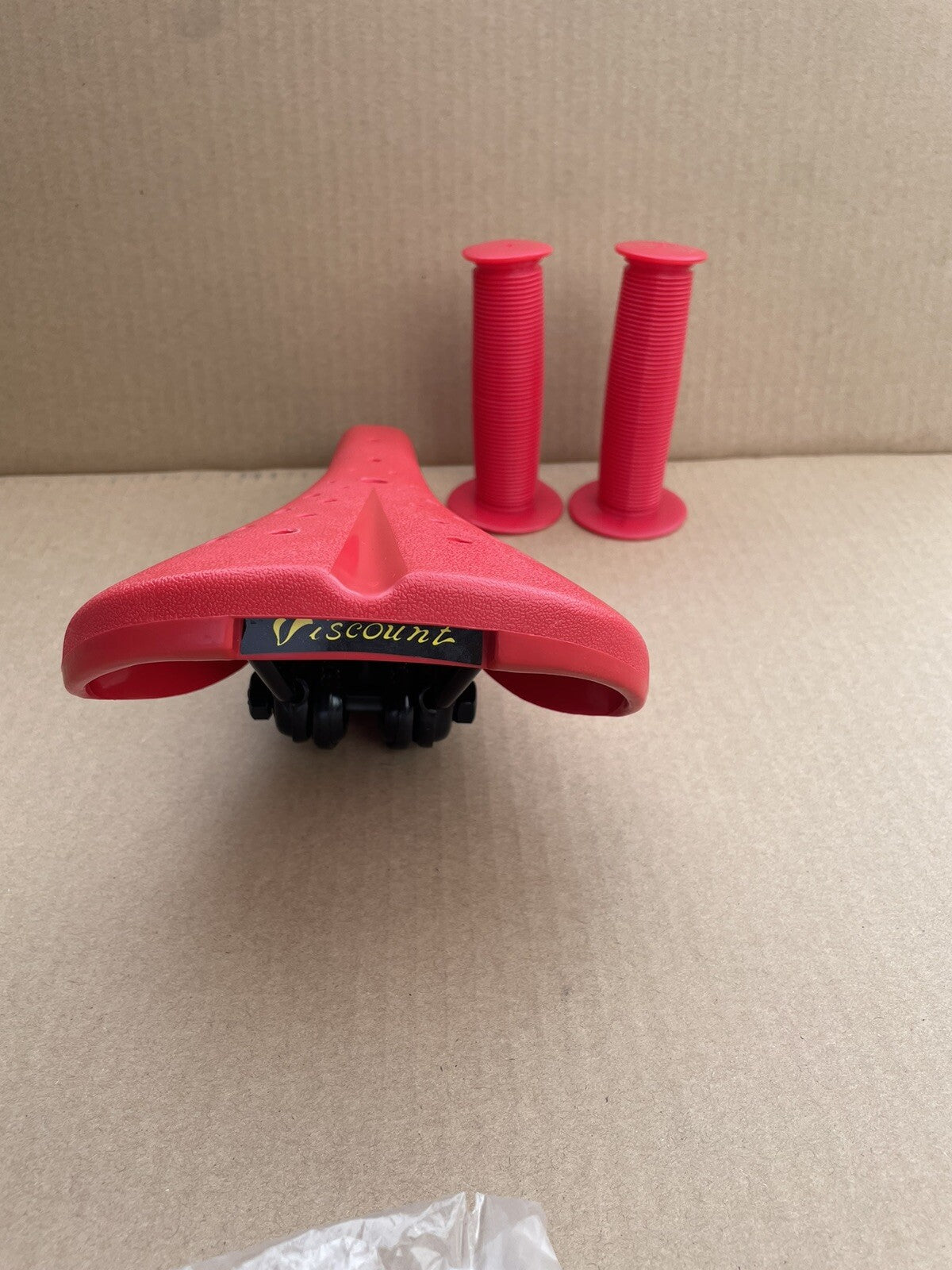 Viscount Dominator BMX Bicycle Seat with Grips - Hard Shell, Red