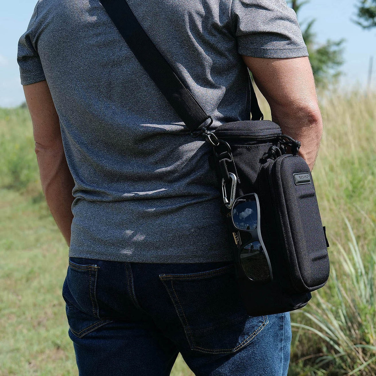 Water Bottle Pouch with Zippered Hardshell Cap Fits 24-40oz Water Bottles