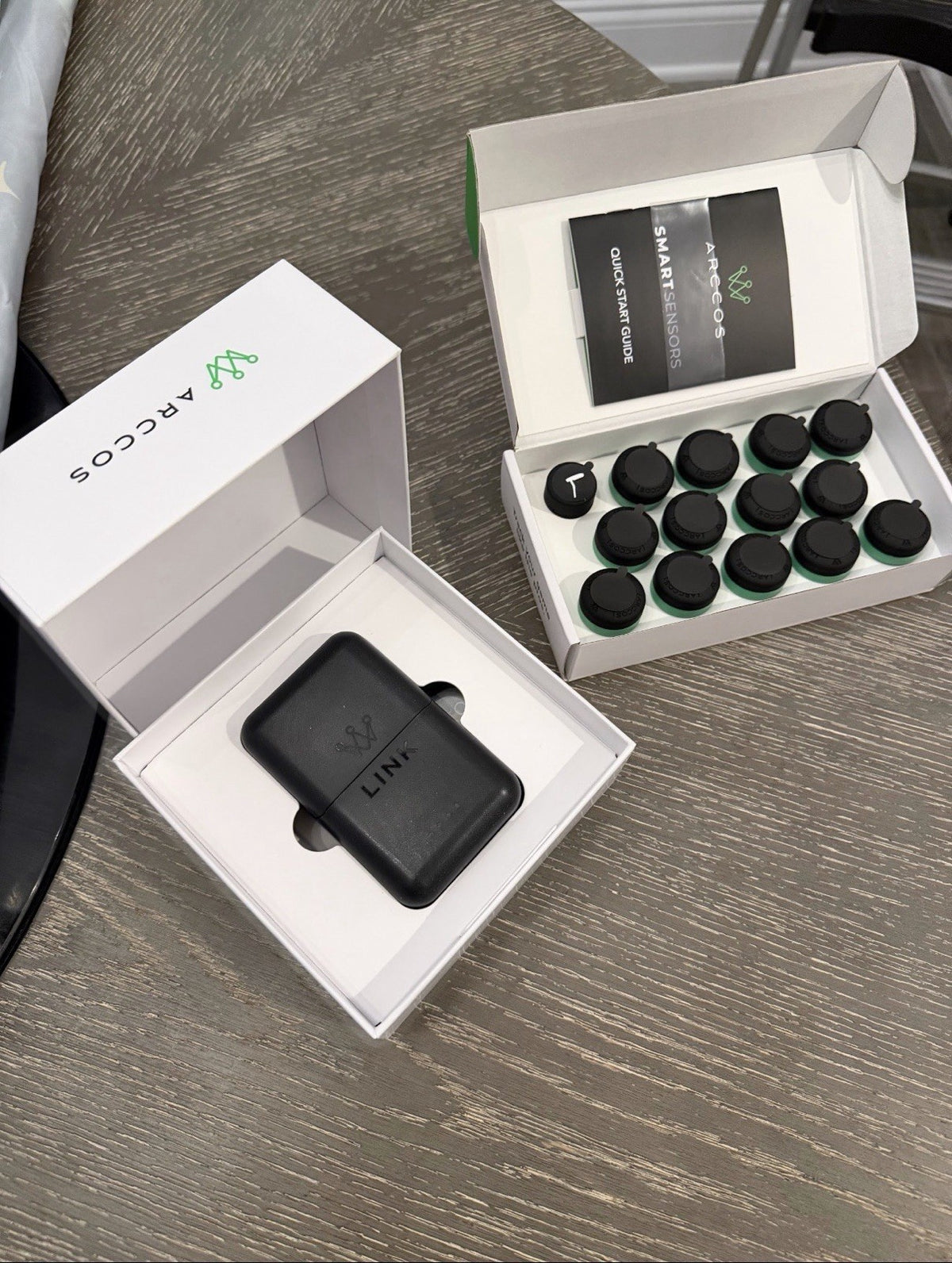 Golf Shot Tracker with 14 Sensors & Wireless Charging Case - Automatic Club Identification