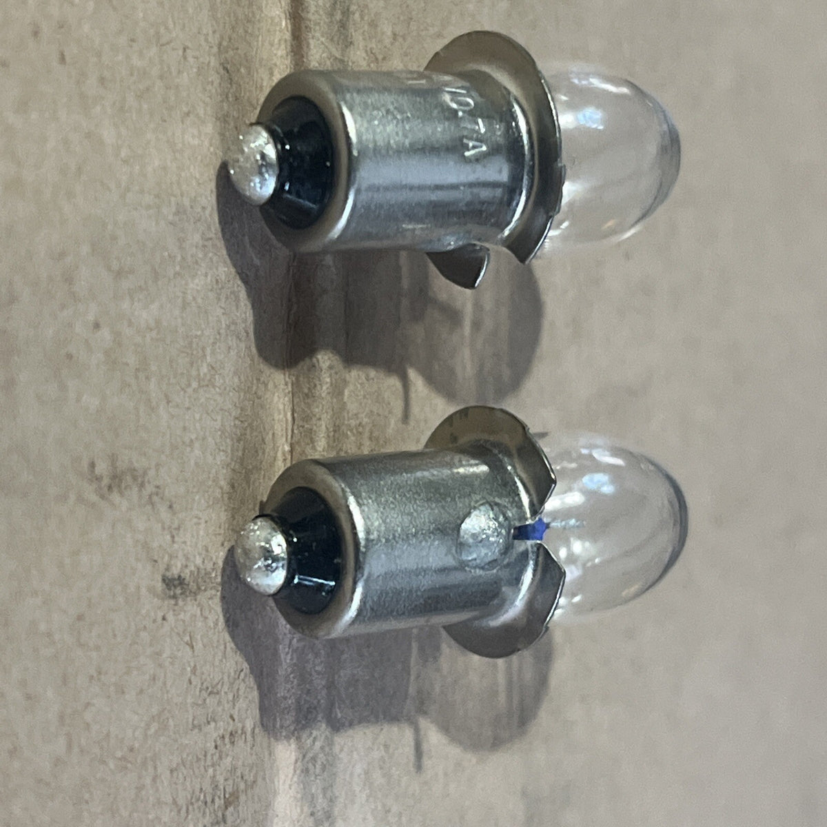 Replacement Bulb 2 Pack 2.4V 0.7A 1.68W for Flashlights, Lanterns