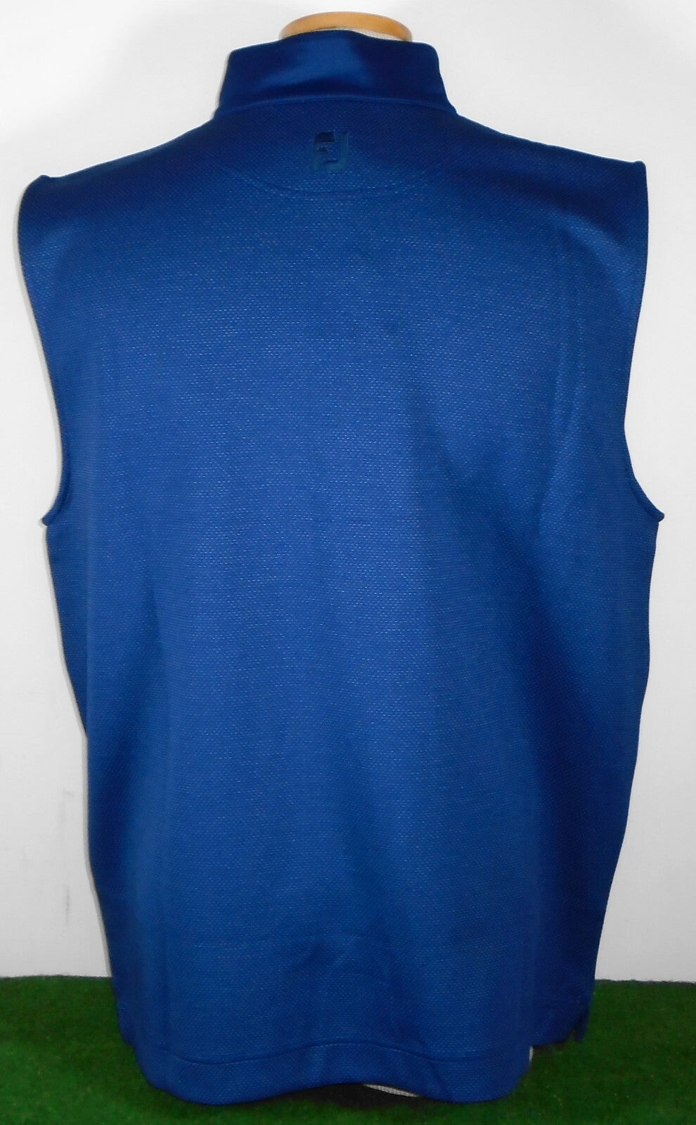 Men's Navy Tonal Block Pullover Vest - Moisture-Wicking & Stretch Activewear