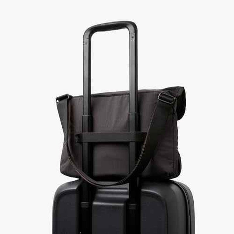 Bellroy Cinch Messenger (12 liter lightweight shoulder bag, water-resistant fabric, effortless organization) - Charcoal