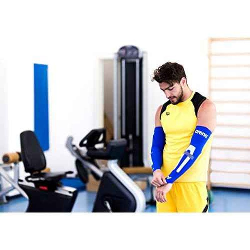 ARENA Carbon Compression Unisex Arm Sleeves, Electric Blue