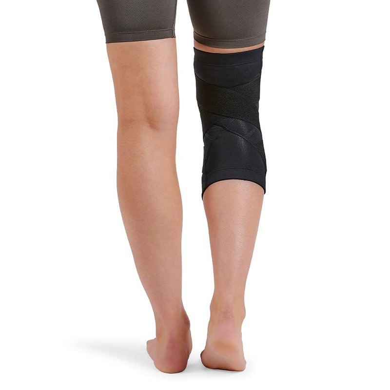 Tommie Copper Pro-Grade Compression Knee Sleeve, Unisex, Men & Women, Adjustable Ultimate Support Sleeve, Integrated Straps for Knee Stability & Muscle Support - Black, Large