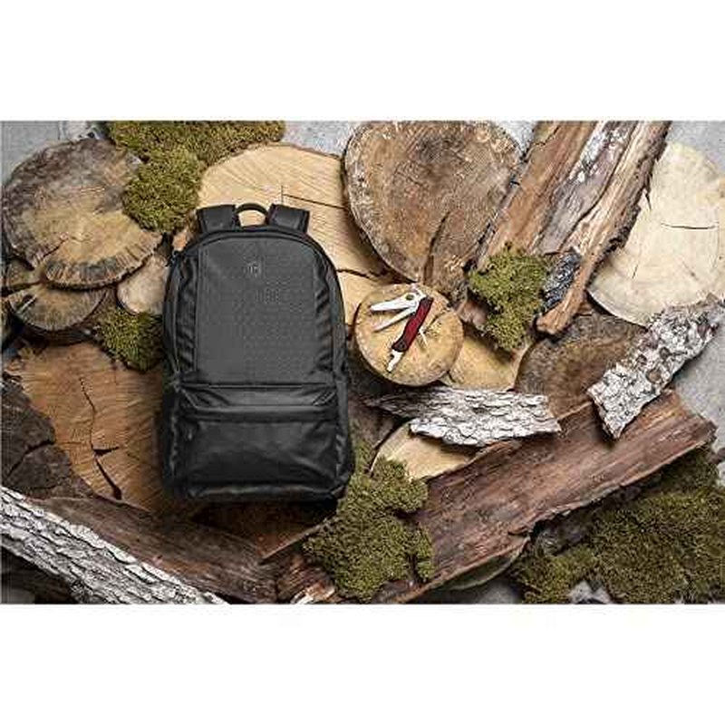 Victorinox Altmont Original Standard Backpack - Modern Backpack to Hold Travel Accessories - Comfortable Bag with Airflow - 25 Liters, Black