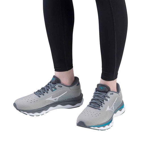 Mizuno Women's Wave Sky 5 Running Shoe, Griffin, 6 Wide