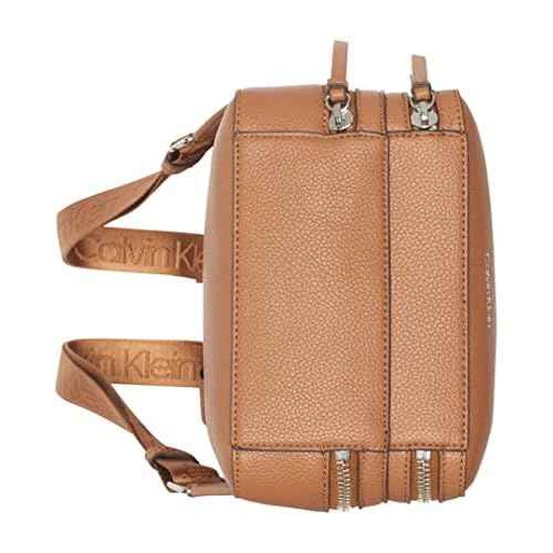 Calvin Klein Estelle Novelty-Backpack, Caramel