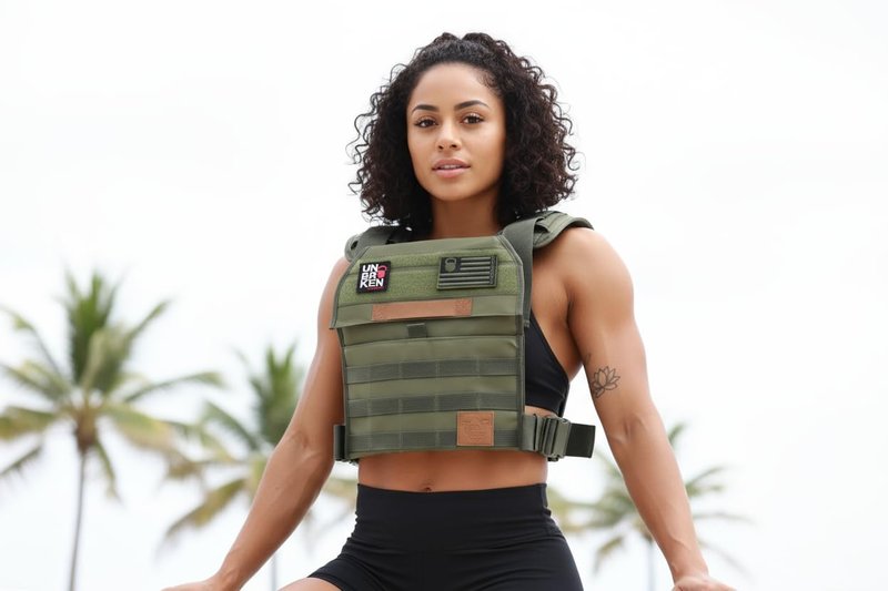 Unbrokenshop.com Adjustable Weighted Vest, WOD Cross Fitness, Weight Plates Carrier for Strength and Endurance Training and Running. For Men or for Women, 2 Patches Included [Black]