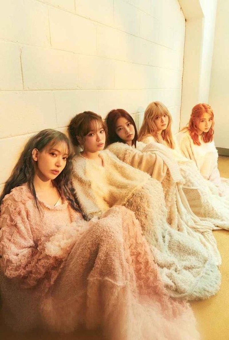 KPOP LE SSERAFIM Easy 3rd Mini Album Standard 3 Version SET CD+1p Folding Poster on Pack+104p Booklet+1p PhotoCard+1p PostCard+3ea Sticker+1ea Lyric Book+Tracking Sealed LSFM