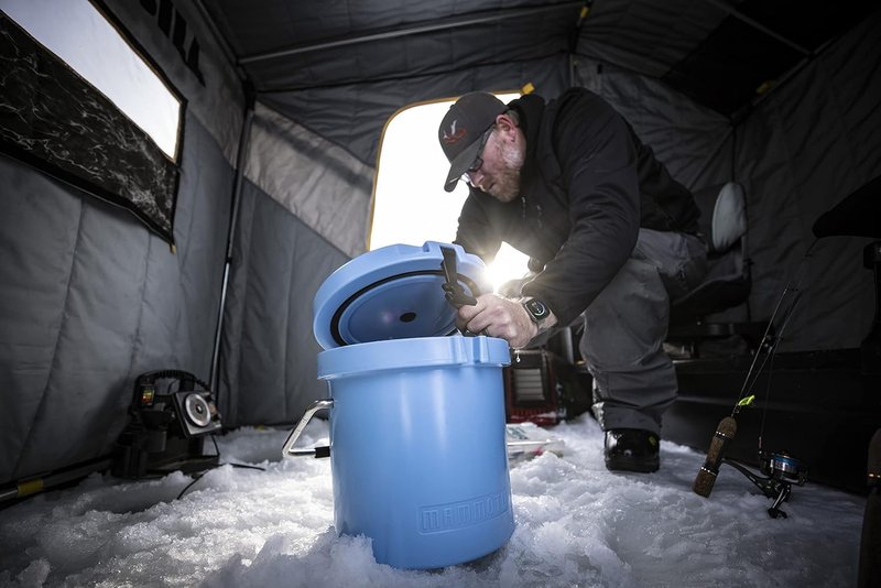 Mammoth Live Bait Bucket - Insulated 10 Quart Capacity for Fishing Trips & Tournaments