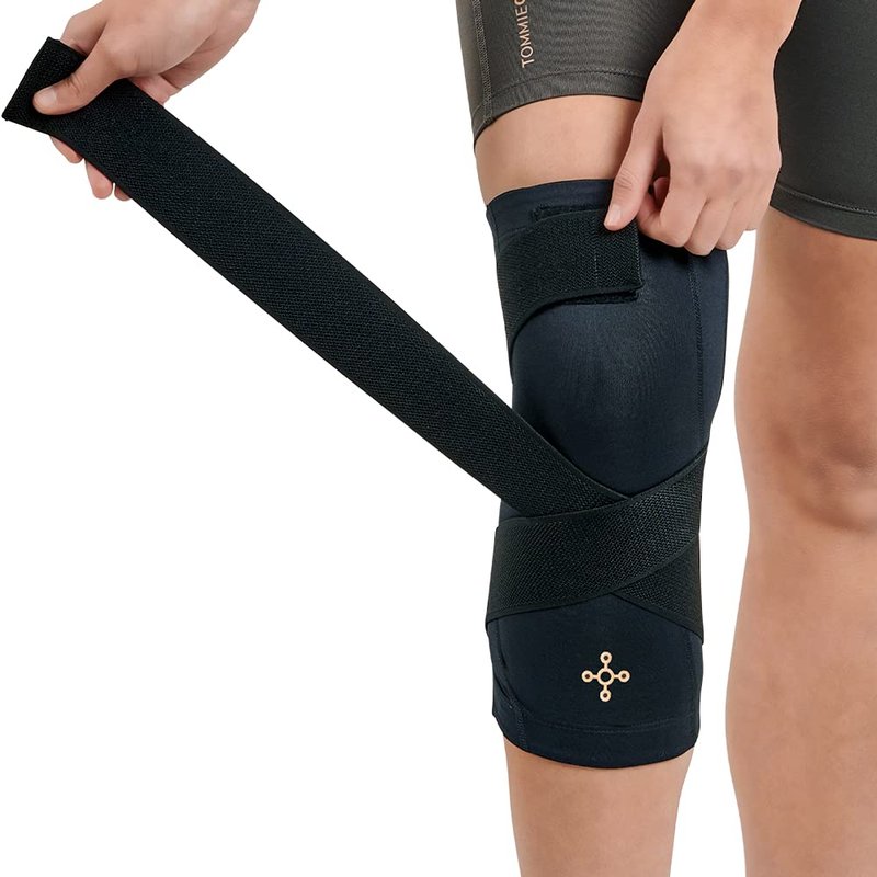 Tommie Copper Pro-Grade Compression Knee Sleeve, Unisex, Men & Women, Adjustable Ultimate Support Sleeve, Integrated Straps for Knee Stability & Muscle Support - Black, Large