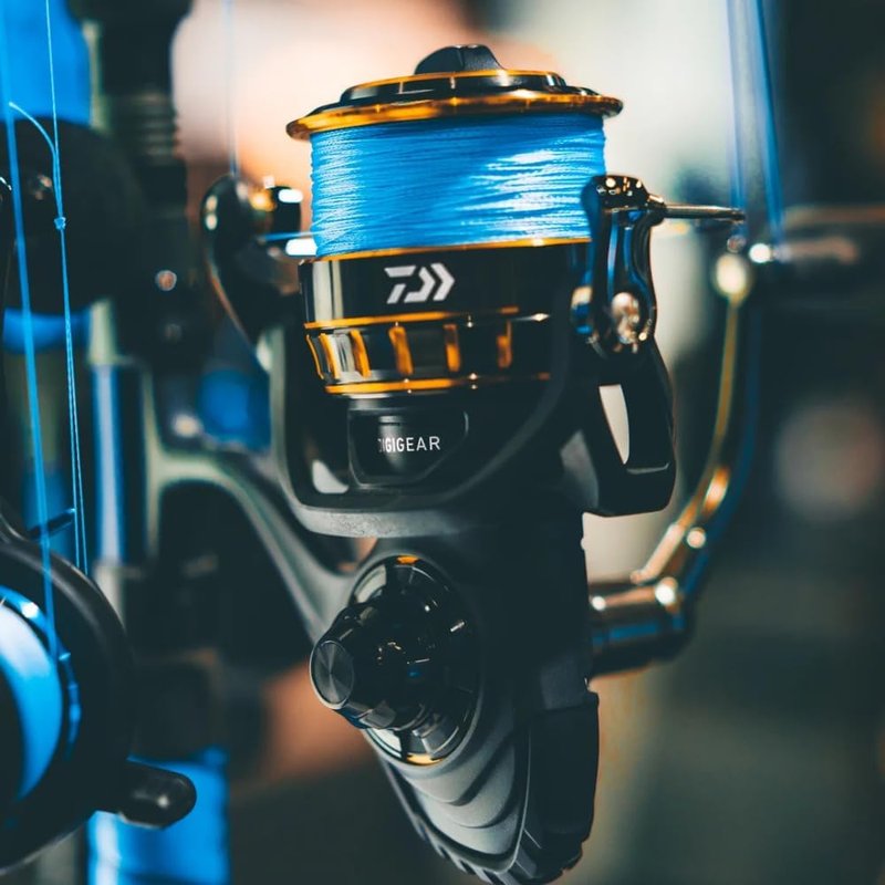Daiwa BG Saltwater Spinning Reel - Durable Black/Gold Design for Smooth Casting