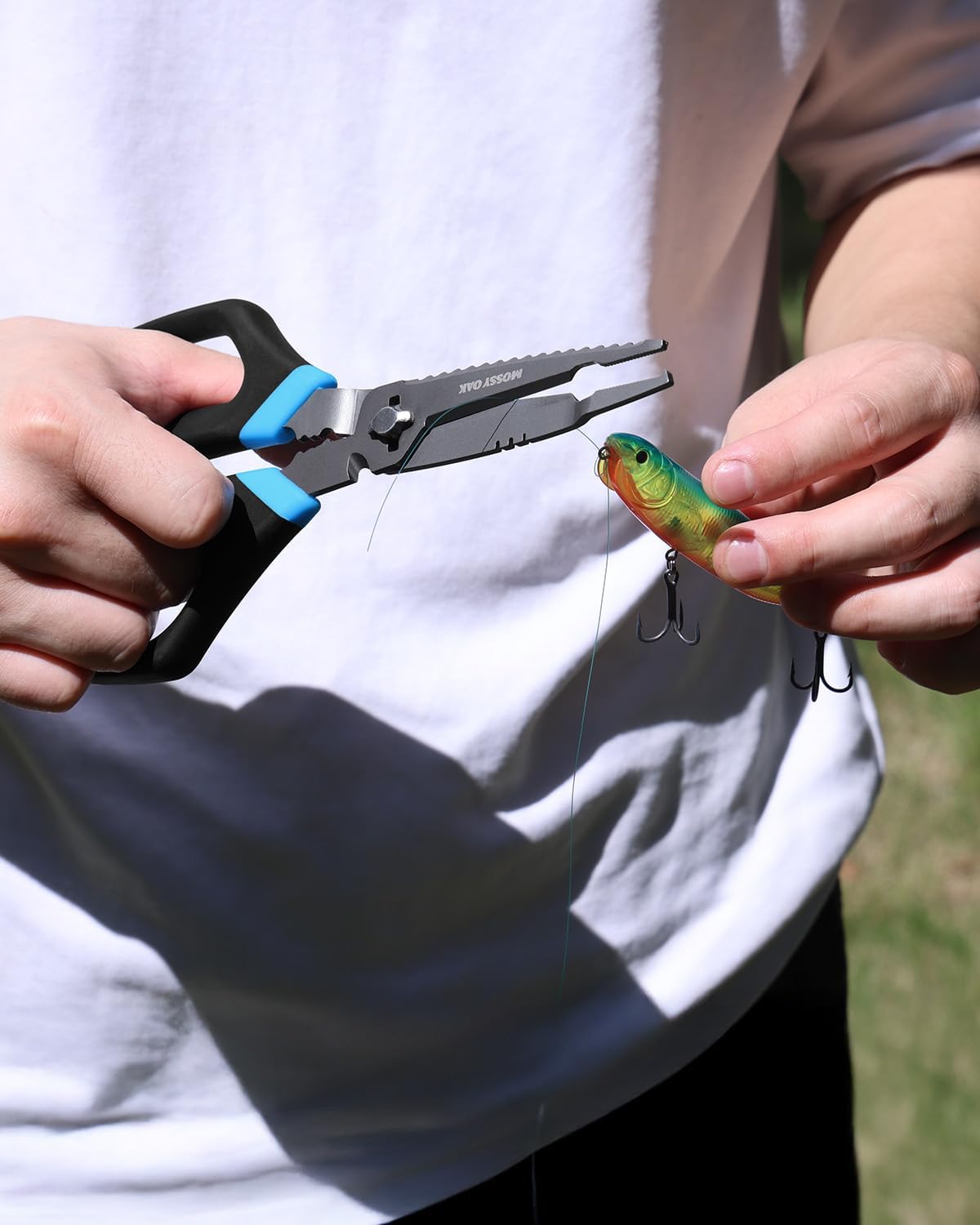 Mossy Oak Fishing Shears - 9.4" Multifunctional Scissors for Braid, Mono & Fluorocarbon Line | Includes Scaler, Hook Remover & Sheath