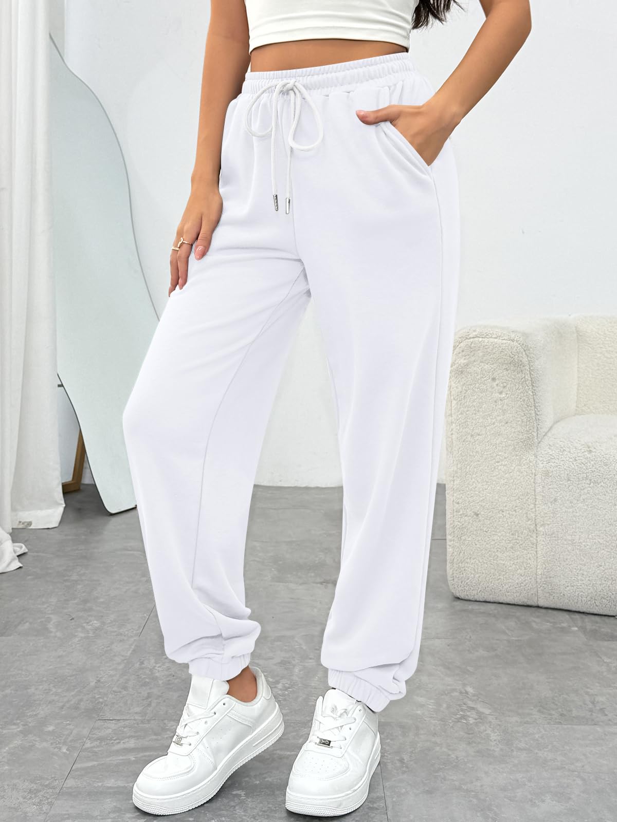 Trendy Queen Women's Sweatpants Athletic Joggers Baggy Pants Lounge Bottom 2026 Fall Fashion with Pockets White M
