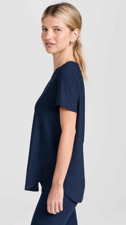 Beyond Yoga Women's Featherweight On The Down Low Tee, Nocturnal Navy, Medium