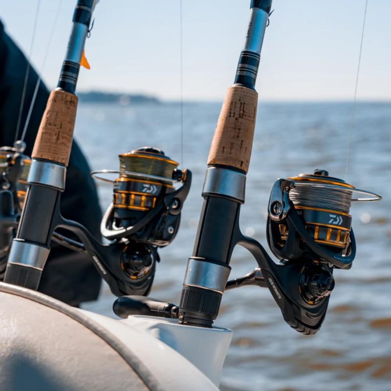 Daiwa BG Saltwater Spinning Reel - Durable Black/Gold Design for Smooth Casting