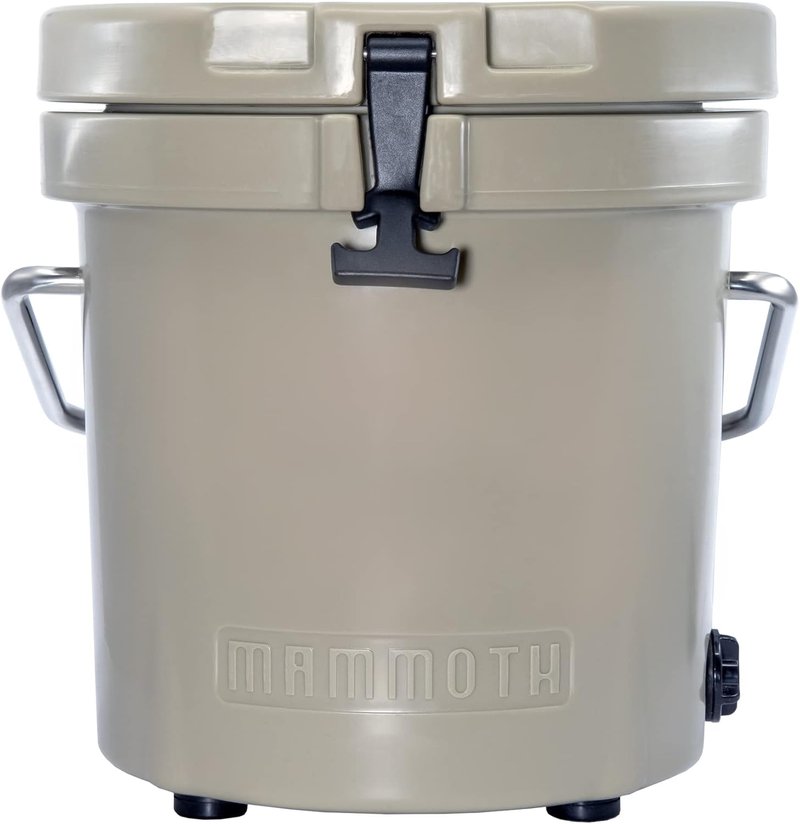 Mammoth Live Bait Bucket - Insulated 10 Quart Capacity for Fishing Trips & Tournaments