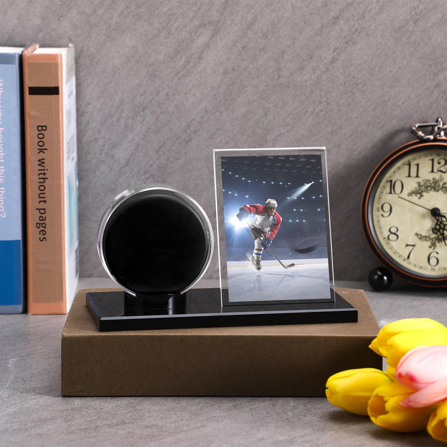 Yuntau 2 Sets Hockey Puck Display Case Acrylic Clear Hockey Puck and Card Display Holder with Black Base Showcase for Your Collection Souvenir Memorabilia Holder Stand