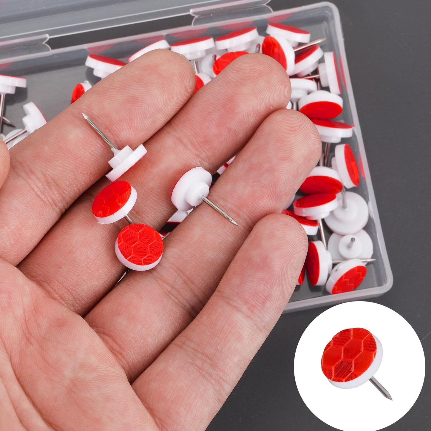 100pcs Reflective Trail Tacks, Hunting Trail Markers Glow in The Dark Pins Box Package Reflective Thumb Tacks for Trail Marking Hunting Camping Hiking Survival Outdoors Tools
