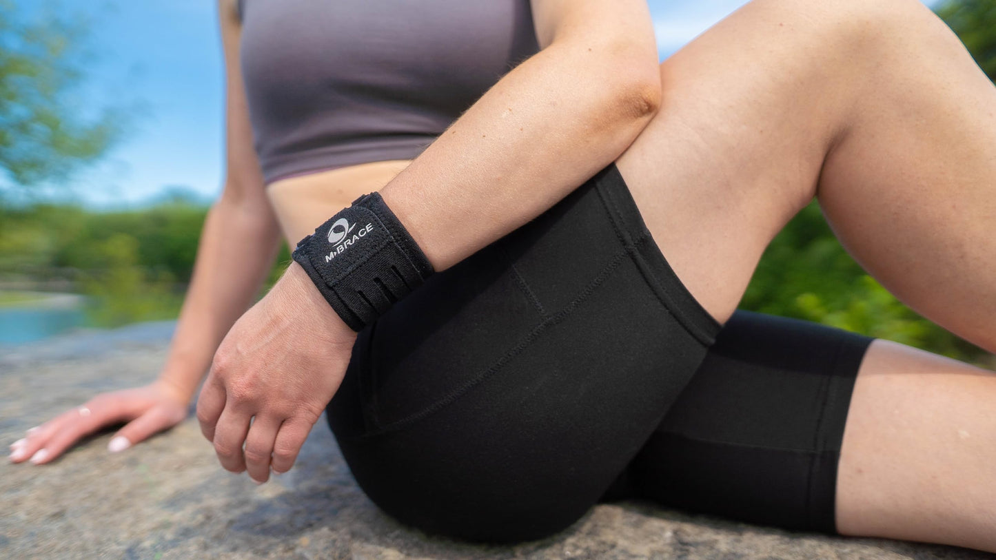 M-Brace AIR Wrist Support - for Light traumas and Minor Injuries of The Wrist, Use for Prevention of Injuries During Sports, Wrist Band Easily Adjustable for Perfect Tension, Black, Regular