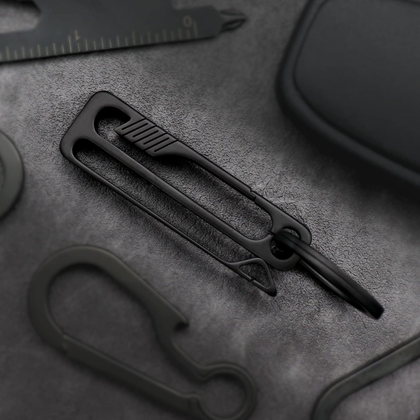 PJYTAC Black Titanium Belt Key Holder Heavy Duty Quick Release Keychain Clip with Titanium Key Ring for Men and Women