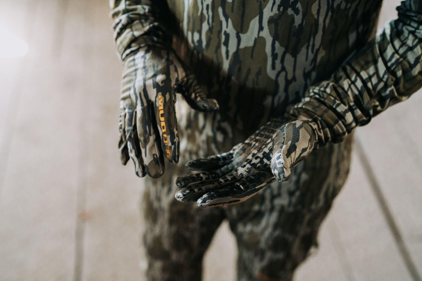 Muddy Outdoors Men's TRX Lightweight Gloves Mossy Oak Bottomland Large