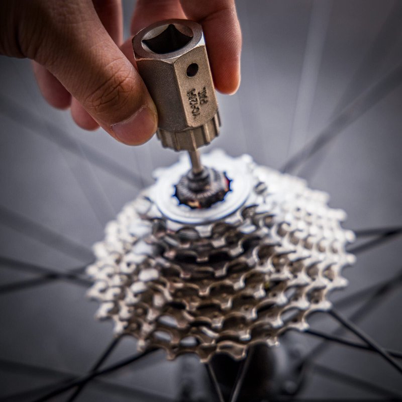 BIKEHAND 2 in 1 Bicycle Cassette Removal Installation Tool Kit with 15mm Pedal Wrench - Chain Whip and Lockring Tool with Detachable 12mm Guide Pin- Compatible with Shimano Sram HG System 7-12 Speed