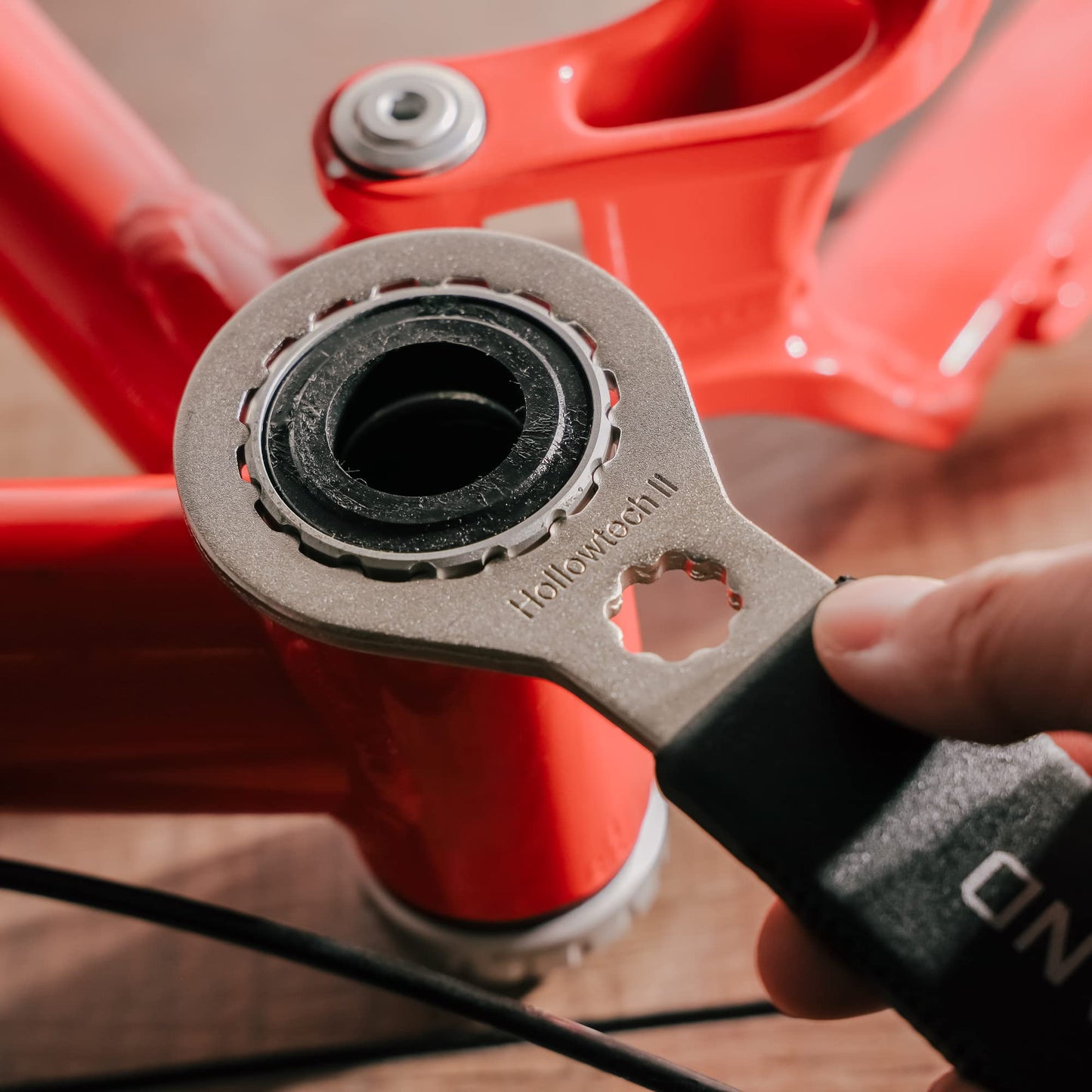 BIKE HAND Bicycle Bottom Bracket Tool - Compatible with Shimano Hollowtech II/BB9000, BBR60, M8000, Sram Dub, Truvativ GXP, FSA Mega EVO or Campagnolo Ultra-Torque - 16 Notch 39 & 44mm
