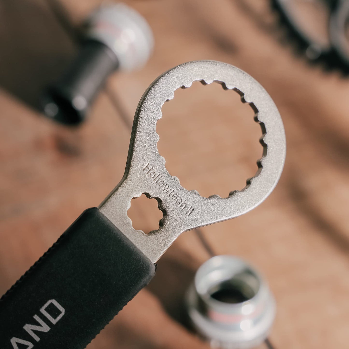 BIKE HAND Bicycle Bottom Bracket Tool - Compatible with Shimano Hollowtech II/BB9000, BBR60, M8000, Sram Dub, Truvativ GXP, FSA Mega EVO or Campagnolo Ultra-Torque - 16 Notch 39 & 44mm