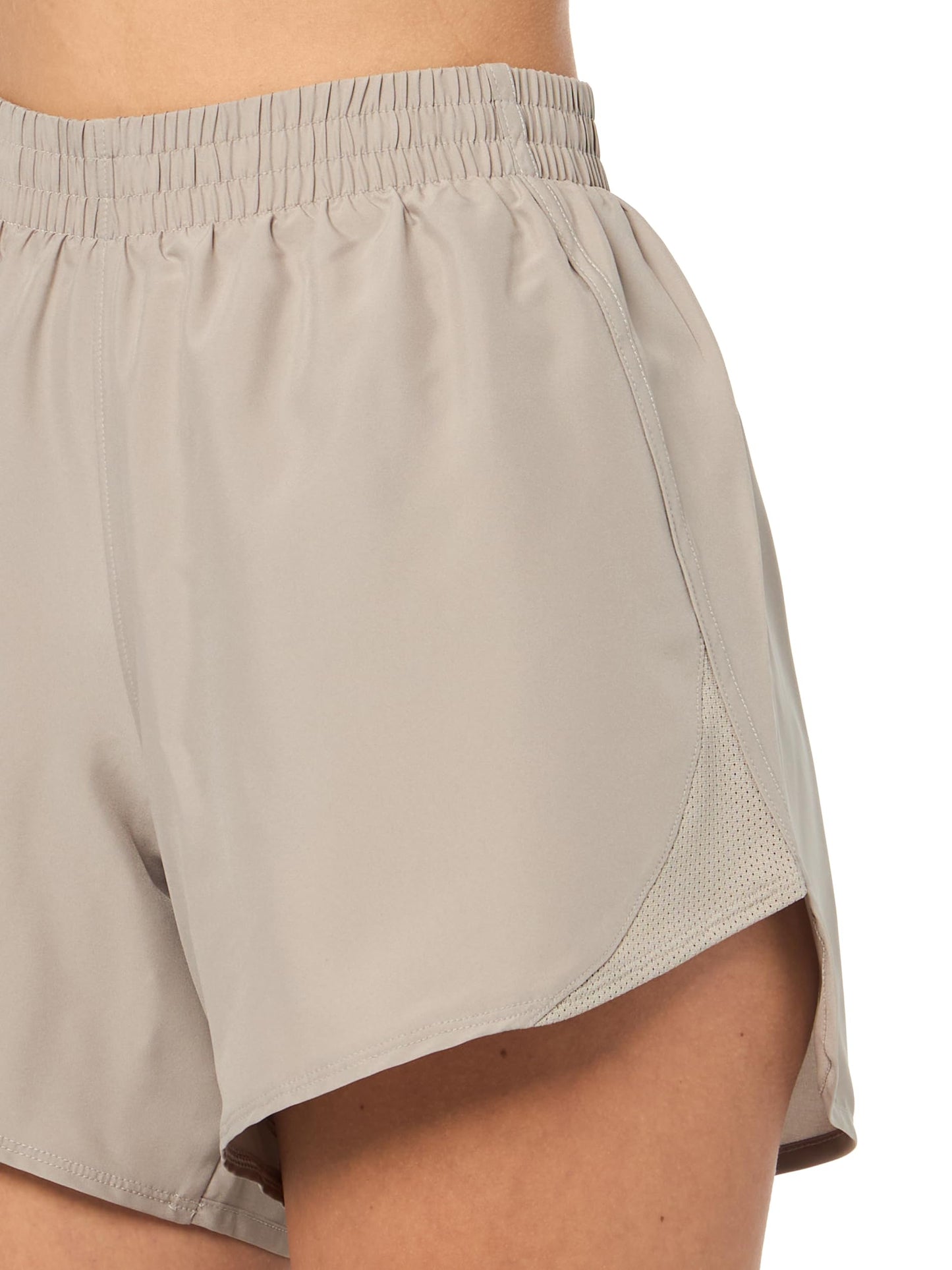 Under Armour Women's Mileage 5 Inch Shorts, (203) Timberwolf Taupe / / Reflective, Medium