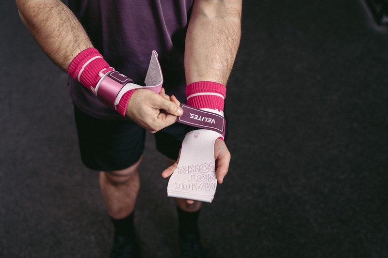 Velites - Official Games Quad Pro Grips - Size M Color Pink - with Chalk - Wristbands and Carry Bag Included - Pull-ups, Muscle-ups, and Toes-to-bar