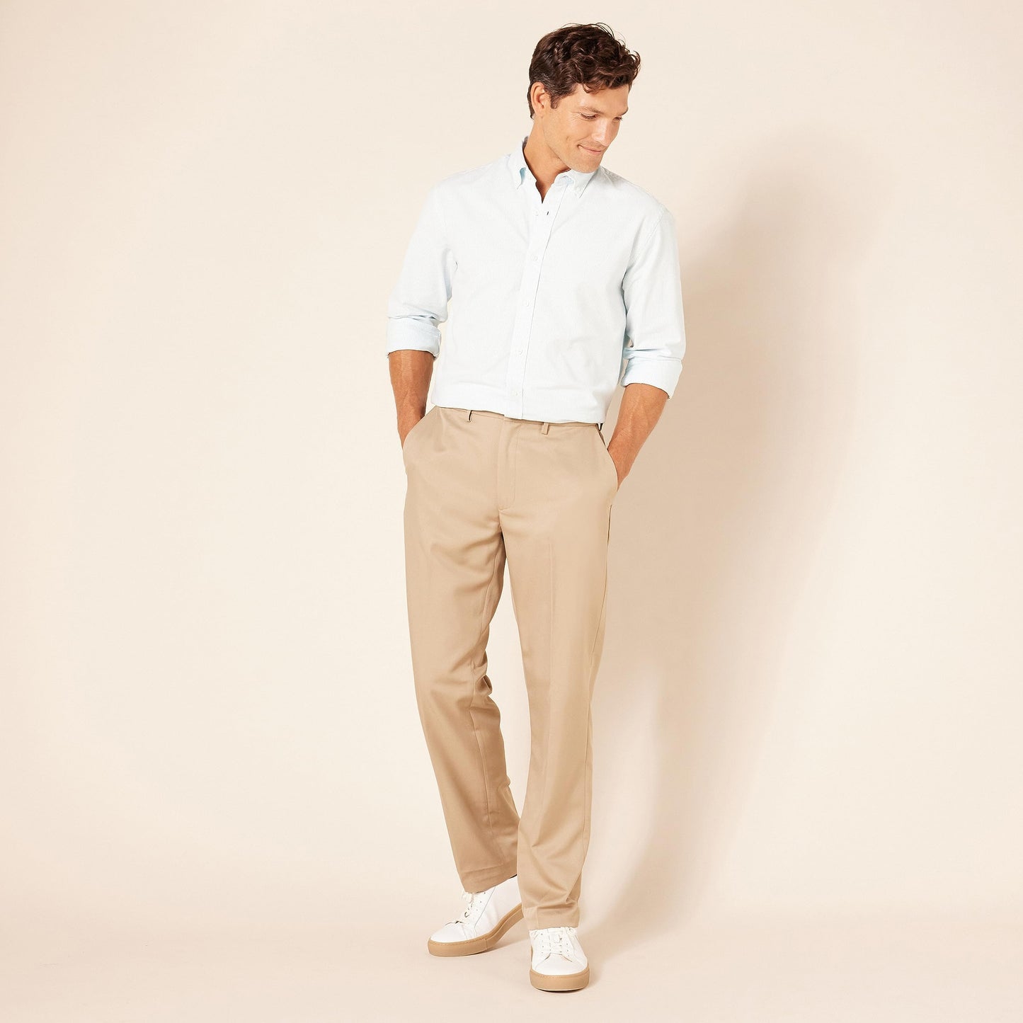 Amazon Essentials Men's Classic-Fit Expandable-Waist Flat-Front Dress Pants, Khaki, 30W x 30L