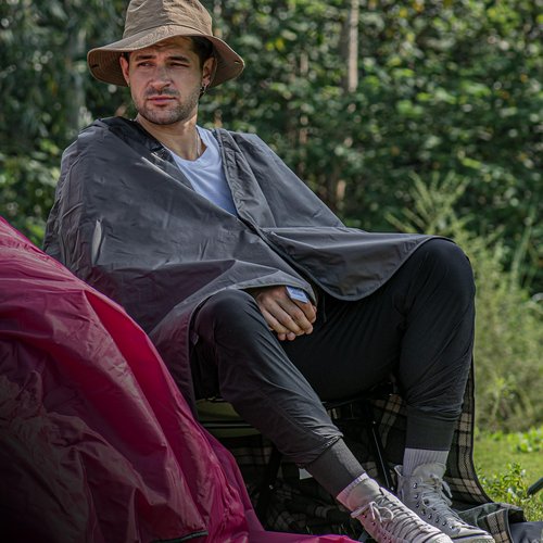 DUKUSEEK Stadium Blanket for Outdoor Sports, Waterproof Hooded Blankets, Windproof Warm Fleece Blankets for Camping Stadium, Beach, Picnic, Concerts, Car, Dog, 79"x 59"